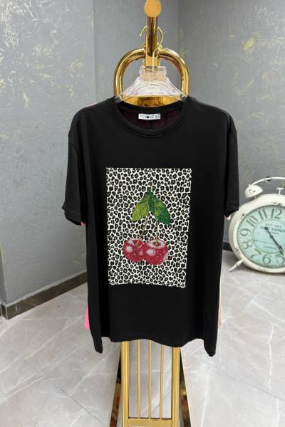 BAYAN KİRAZ LEOPAR DETAYLI TİŞÖRT  Siyah