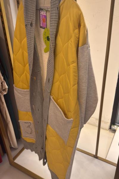 KAPİTONELİ CEPLİ HIRKA  Sarı