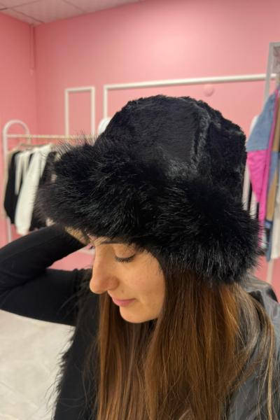 TÜYLÜ ŞAPKA Siyah