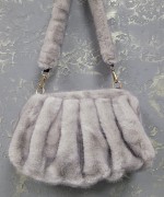 KLİPSLİ PELUŞ ÇANTA  Gri