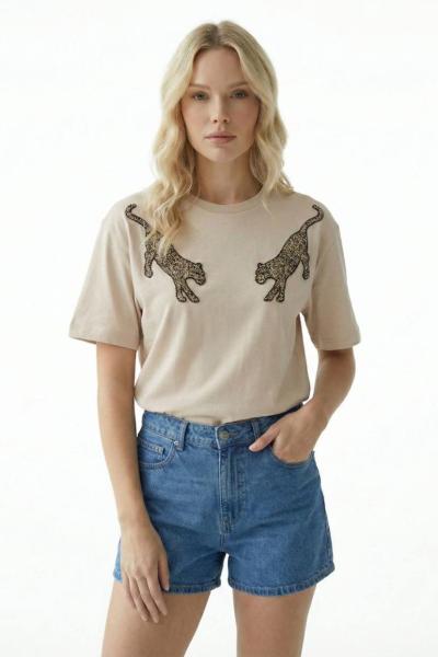 İKİ TARAF KAPLAN DETAYLI TİŞÖRT  Bej