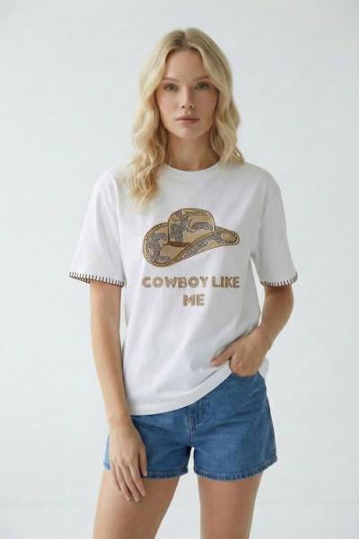 KOVBOY ŞAPKA DETAYLI TİŞÖRT Beyaz