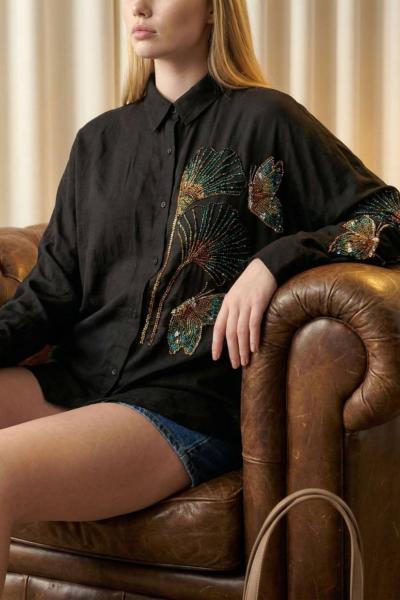 SAĞ VE KOL TARAF İŞLEMELİ GÖMLEK Siyah