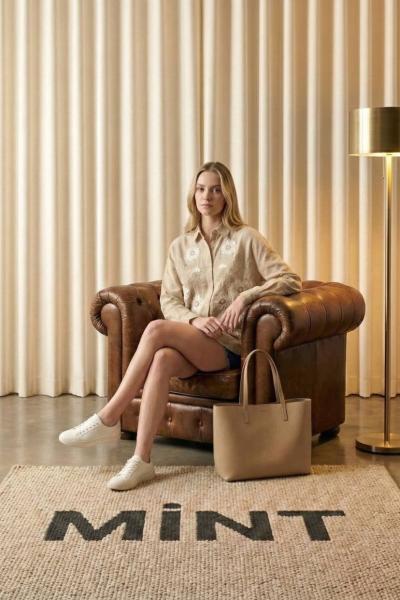 İKİ TARAF ÇİÇEK DETAY İŞLEMELİ GÖMLEK  Bej