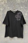 SOL TARAF ÜÇ ÇİÇEK İŞLEME DETAY TİŞÖRT  Siyah