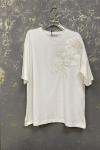 SOL TARAF ÜÇ ÇİÇEK İŞLEME DETAY TİŞÖRT  Beyaz
