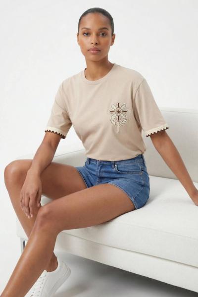 GÖĞÜS PAPATYA DETAY TİŞÖRT  Bej