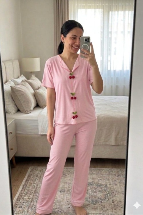 KİRAZ DETAY PİJAMA TAKIMI  Pembe