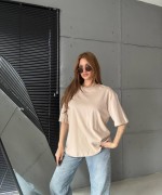 SIRT KELEBEK DETAYLI TİŞÖRT Bej
