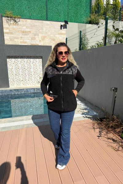 KAPİTONE KAPŞONLU TASARIM PELUŞ YELEK Siyah