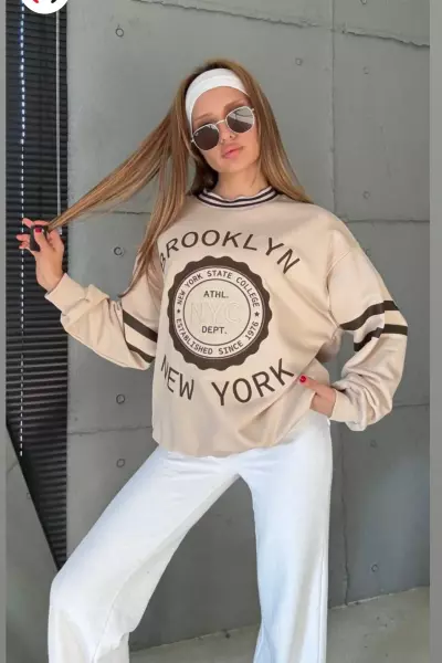 KOLLAR ŞERİT DETAY BROOKLYN NEW YORK SWEAT  Bej
