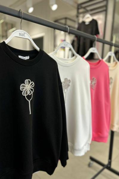 Önü Çiçekli Taşlı Sweatshirt Siyah Siyah