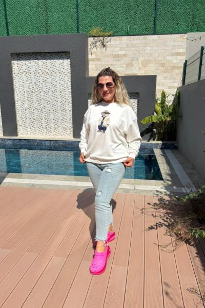 ŞAPKALI PÜSKÜLLÜ AYICIKLI SWEAT Beyaz