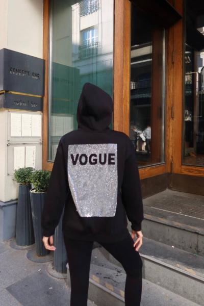 VOGUE YAZILI KAPŞONLU SWEAT  Siyah