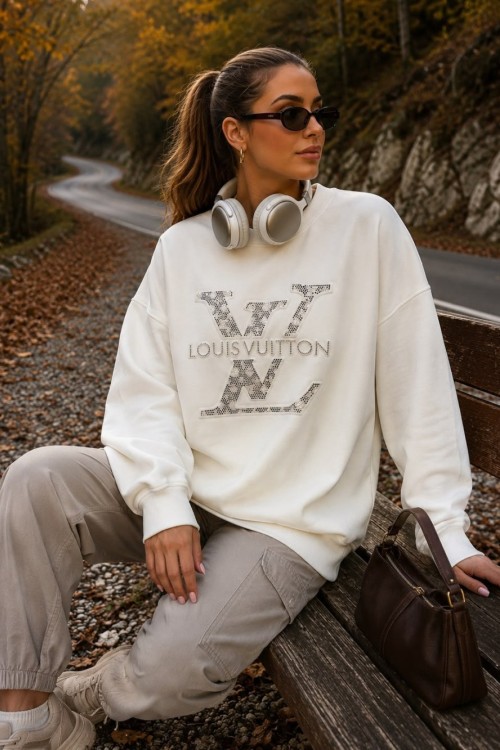 LV TAŞLI SWEATSHİRT  Beyaz