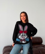 KIRMIZI GÖZLÜKLÜ TAVŞANLI SWEATSHİRT  Siyah
