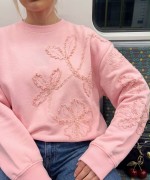 SOL TARAF VE KOL FIRFIR ÇİÇEKLİ SWEATSHİRT  Pembe