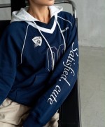 V YAKA KAPŞONLU 06 YAZILI SWEATSHİRT  Lacivert
