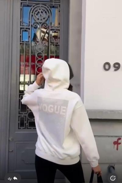VOGUE YAZILI KAPŞONLU SWEAT Beyaz